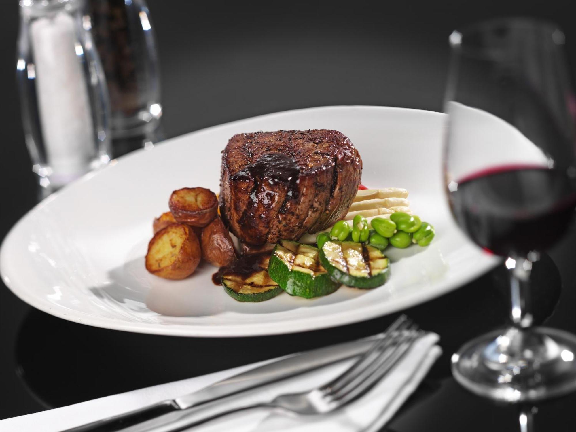Restaurant & Design Hotel Noem Arch Brno Bagian luar foto