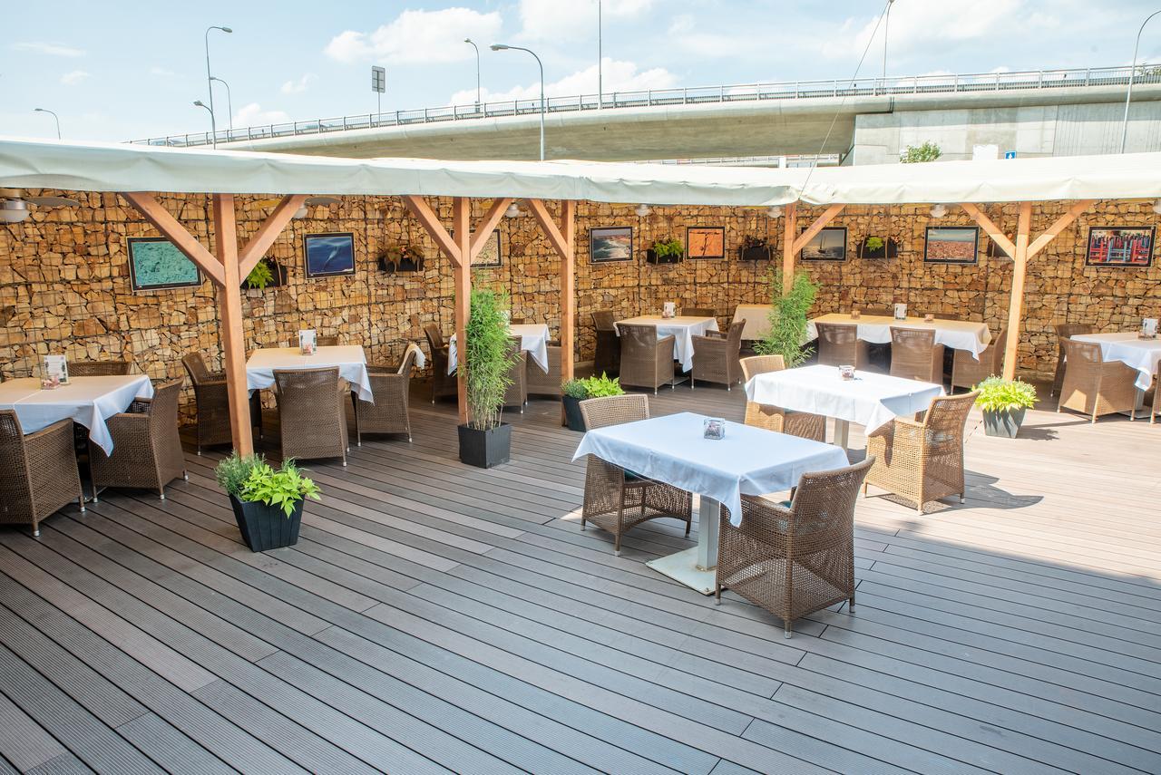 Restaurant & Design Hotel Noem Arch Brno Bagian luar foto
